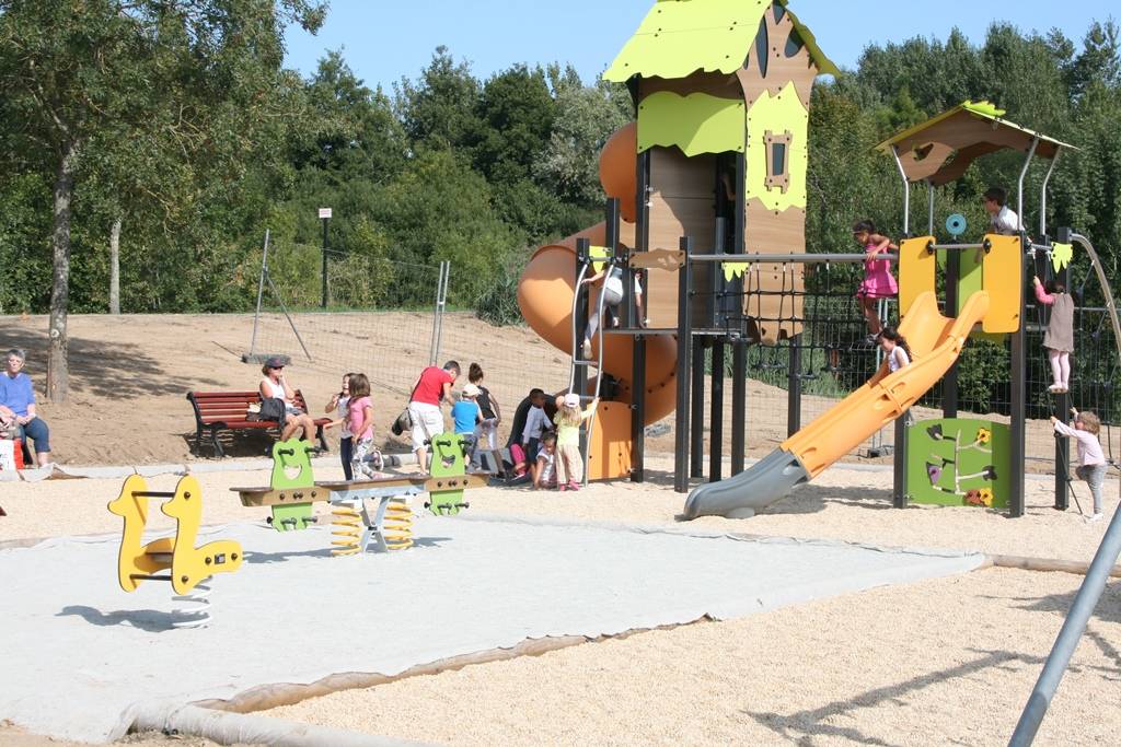 Aire De Jeux Pour Enfants Loisirs Pour Jeunes France Pays De La Loire