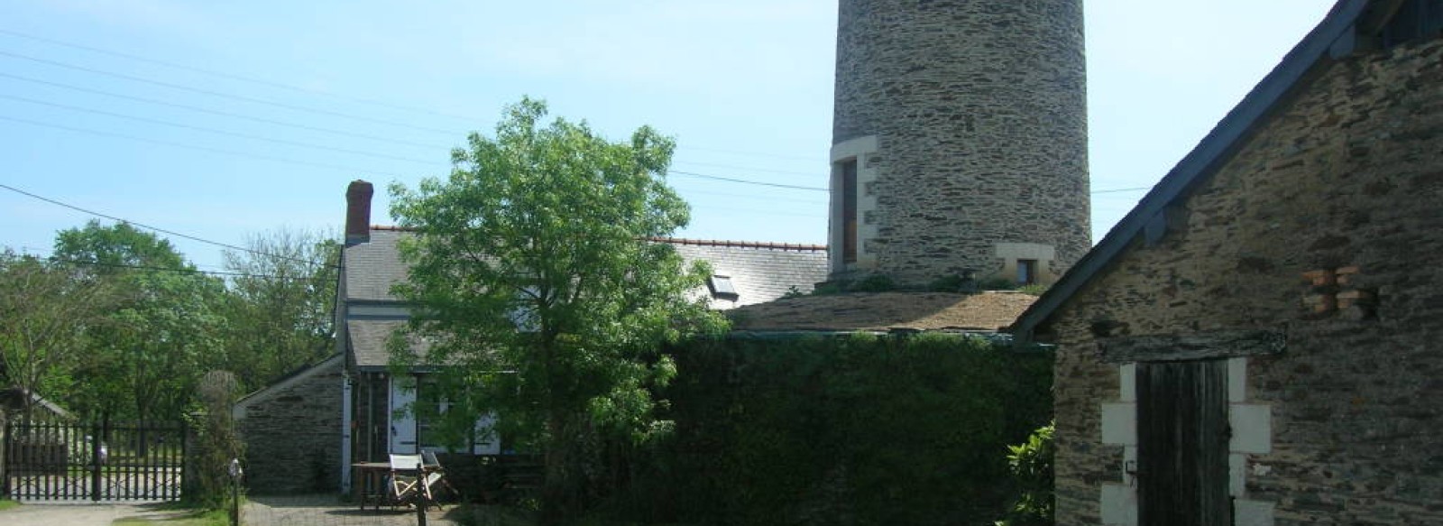 AIRE DE STATIONNEMENT DU DOMAINE DES DEUX MOULINS