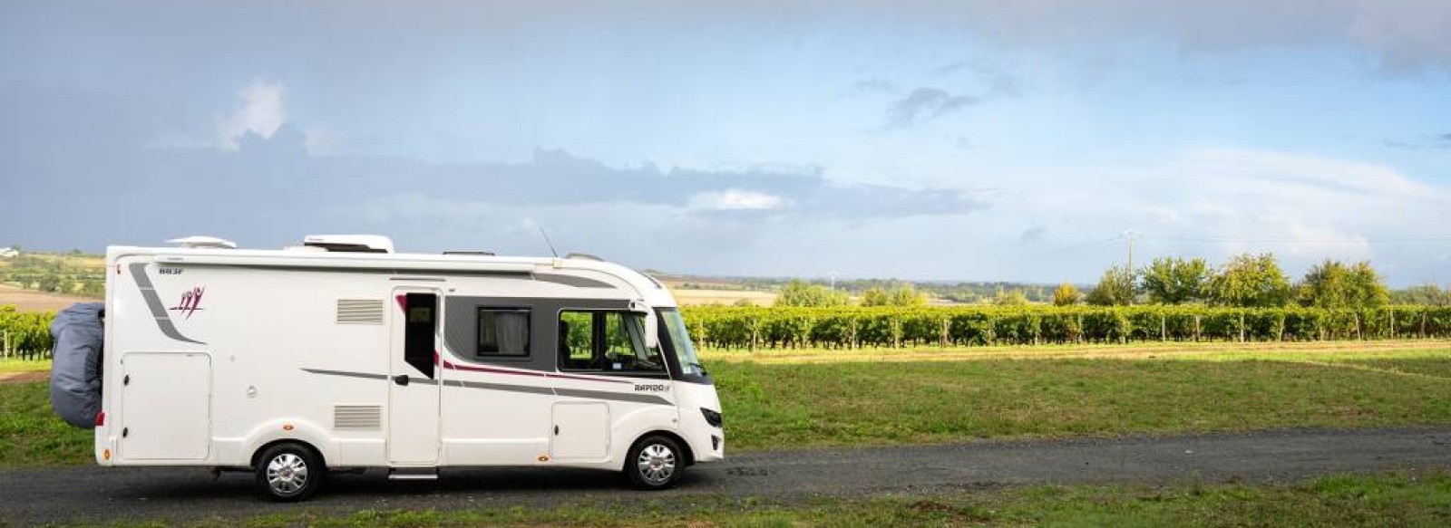 ETAPE FRANCE PASSION - AIRE DE CAMPING-CAR AU DOMAINE MERCIER