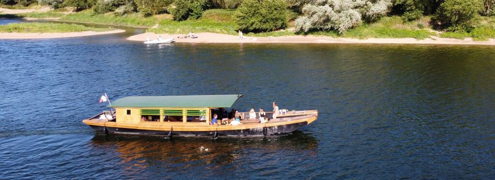 Detours en Loire - Une grillade en bateau