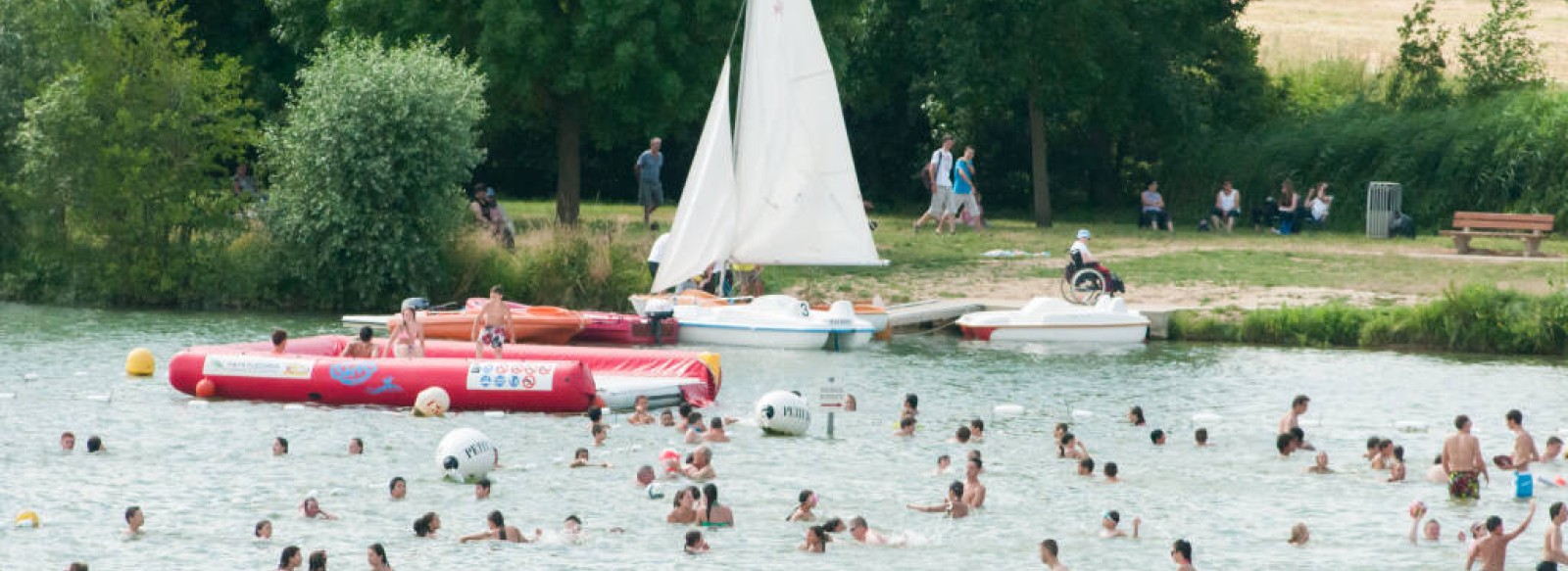 Location de pedalos a la Monnerie