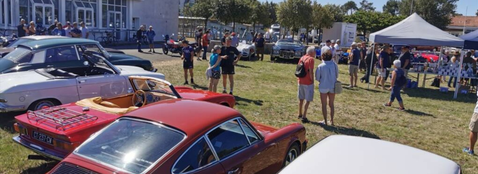 REUNION DE VEHICULES ANCIENS