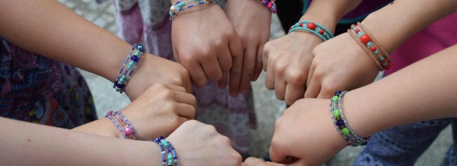 Atelier creatif pour enfants : fabrication de bracelets fun et boite a bijoux