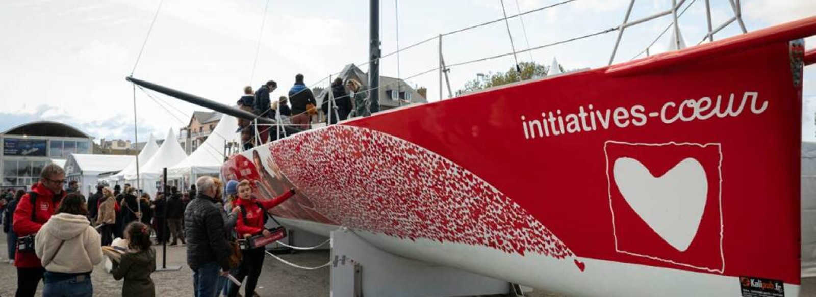 EXPOSITION ET VISITE DE L'IMOCA INITIATIVES COEUR