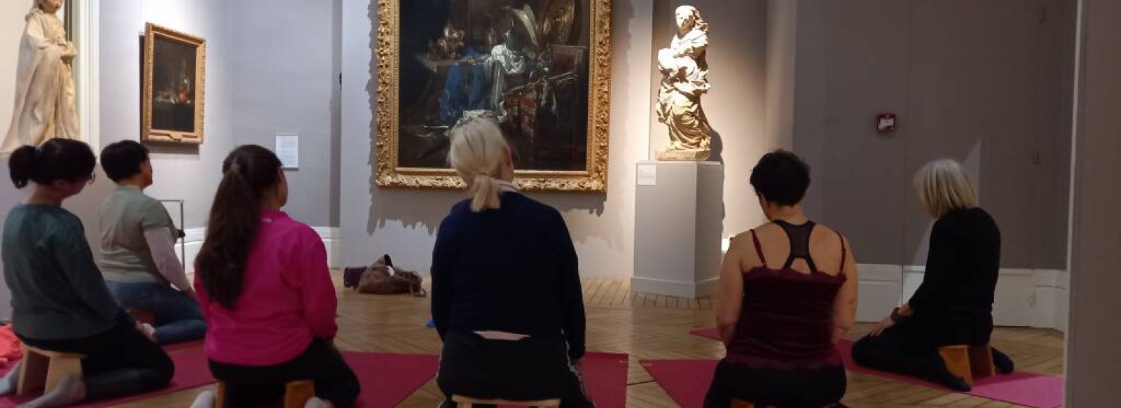 Seance de yoga au musee de Tesse