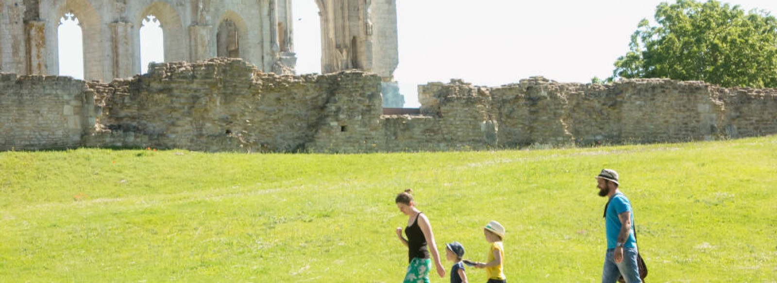 DIMANCHE EN FAMILLE A L'ABBAYE DE MAILLEZAIS