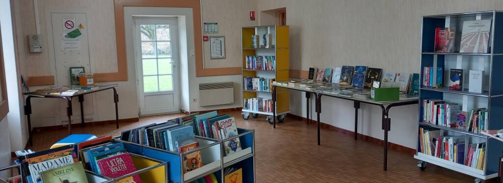 Bibliotheque ephemere a St Etienne-de-Brillouet