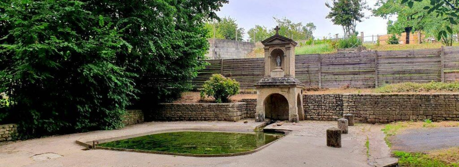 LA FONTAINE DE CHARZAIS ET SES OISEAUX MIGRATEURS