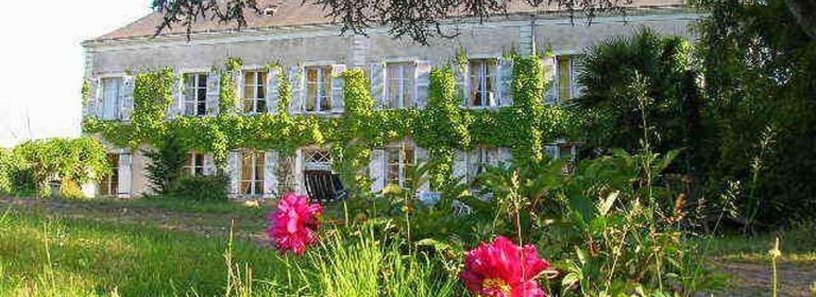 Gite Maison Rouge - La Poule, au Domaine de Bre