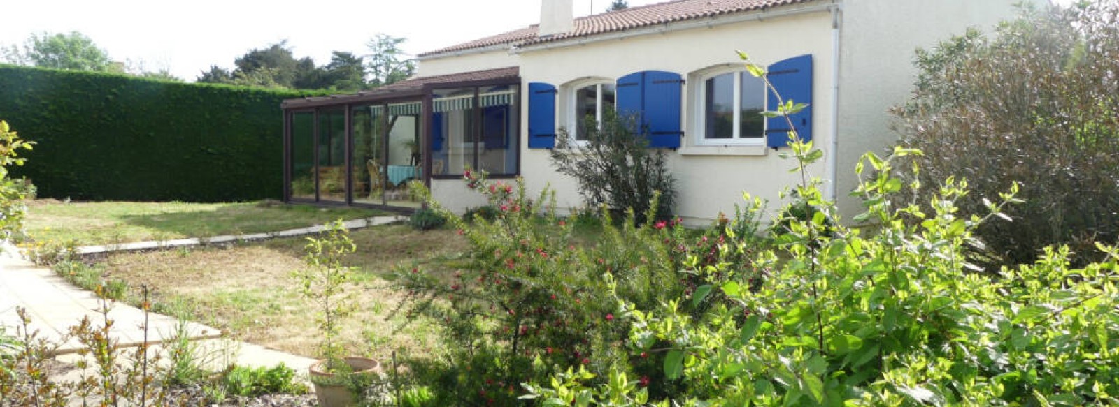 Maison de vacances avec piscine couverte a 15km des plages de de la Tranche sur mer en Vendee