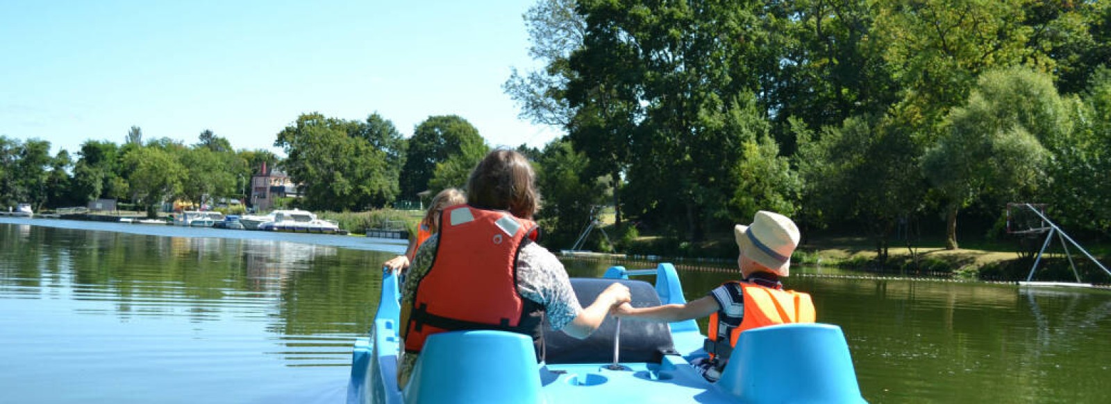 Location de pedalos et paddles sur le canal