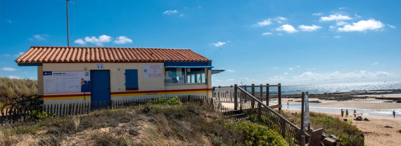 Poste de secours Plage de la Paracou