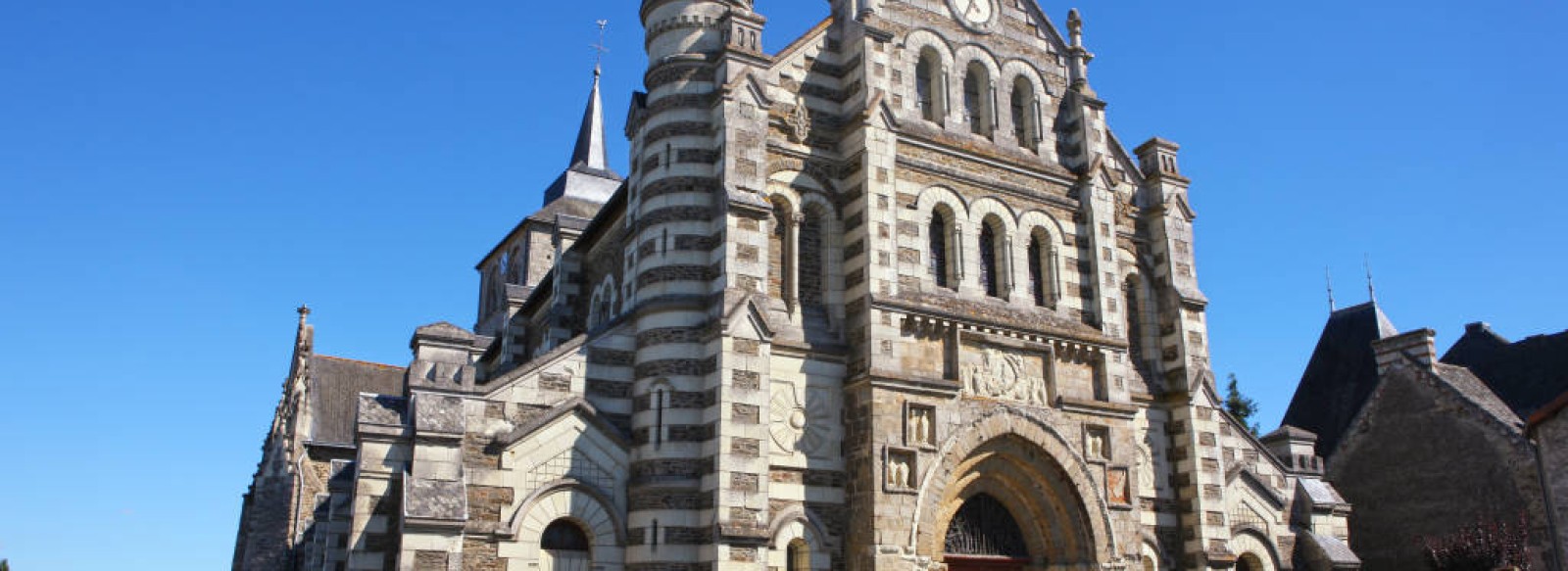 EGLISE SAINT PIERRE DE CHEMILLE