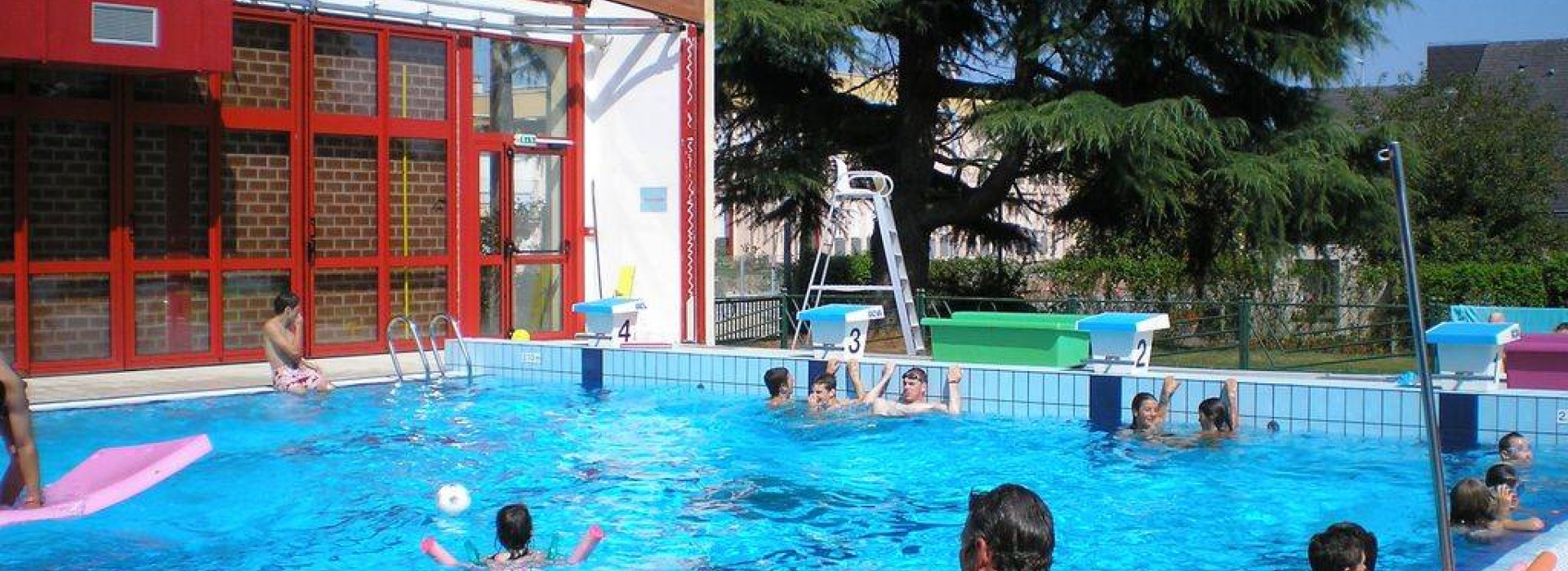 Piscine De Gorron Autour De Leau En Pays De La Loire