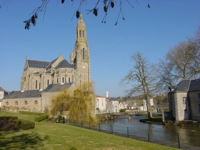 Saint Laurent Sur Sevre Patrimoine Religieux France Pays De La Loire